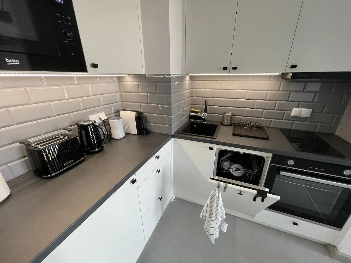 Apartament Prymasa Tysiąclecia 83A by Aparthouse Warszawa