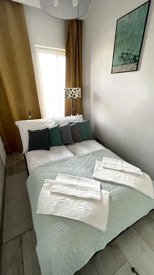 Apartament Prymasa Tysiąclecia 83A by Aparthouse Warszawa